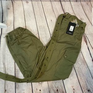 NWT Fashion Nova Cargo Chic pants- olive